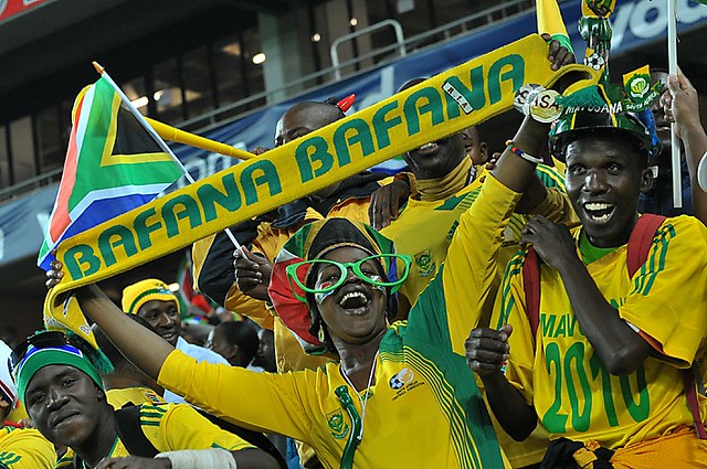 Menigte supporters van het Zuid-Afrikaans voetbalelftal | Flickr - Zuid-afrikaans Voetbalelftal - Voetbalelftal Van Congo-kinshasa Tijdlijn