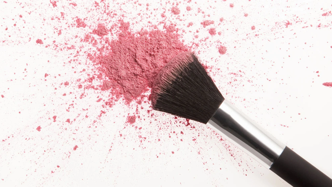 Met deze tips verwijder je make-up vlekken uit kleding | Fashionchick.nl - Make Up Vlekken Uit Kleding
