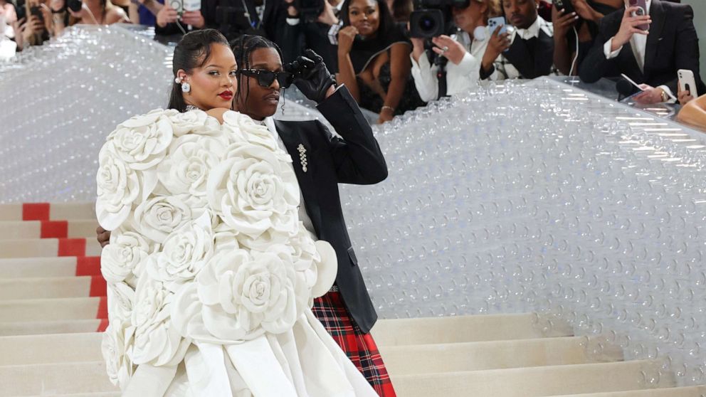 Met Gala 2023: Rihanna, A$AP Rocky walk carpet together - ABC News - Met Welk Liedje Won Abba Het Songfestival
