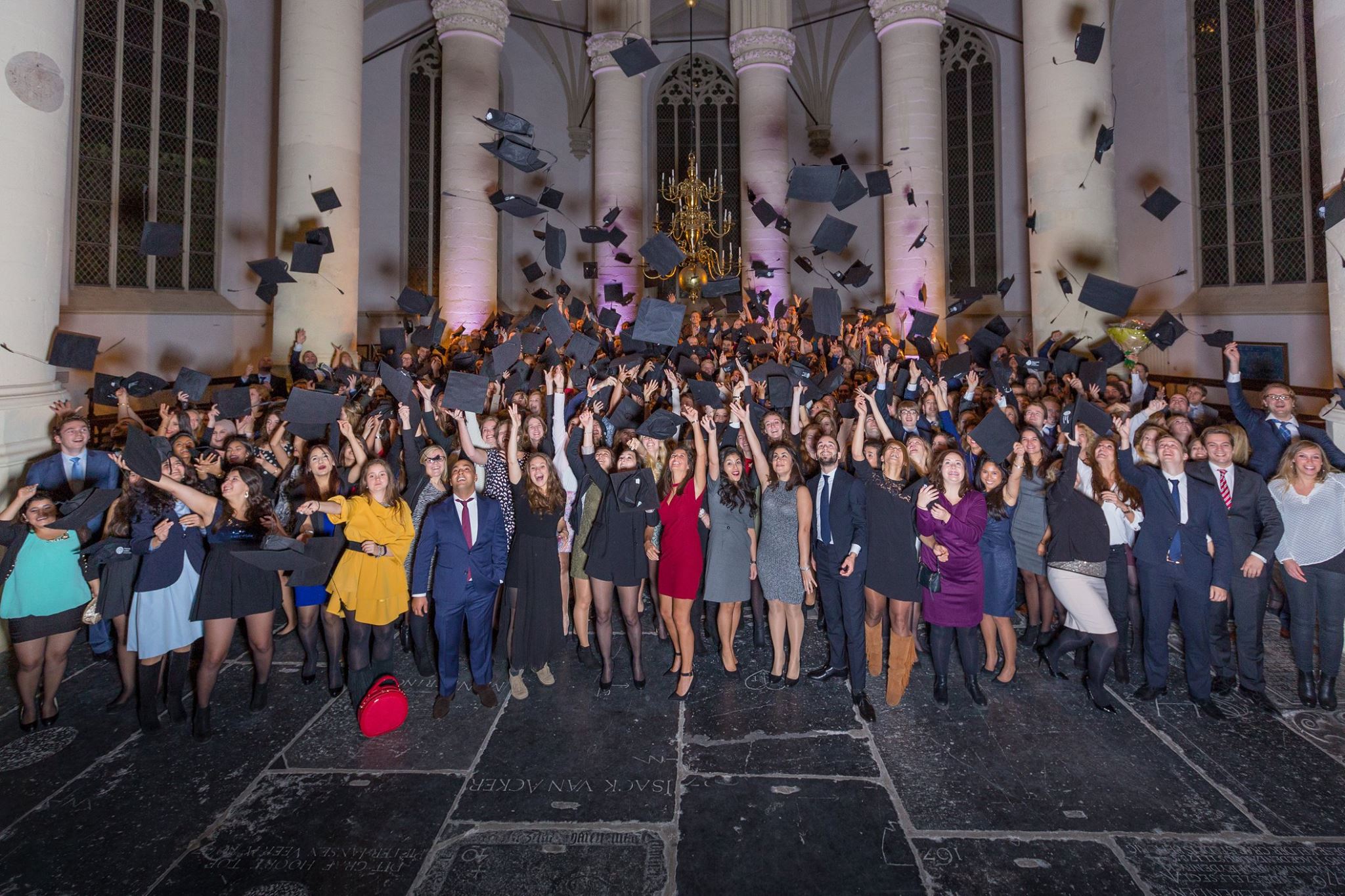 Mijn (geweldige) bachelor diploma-uitreiking | Het Leids Kwartiertje - Hoeveel Mensen Mag Je Meenemen Naar Je Diploma Uitreiking