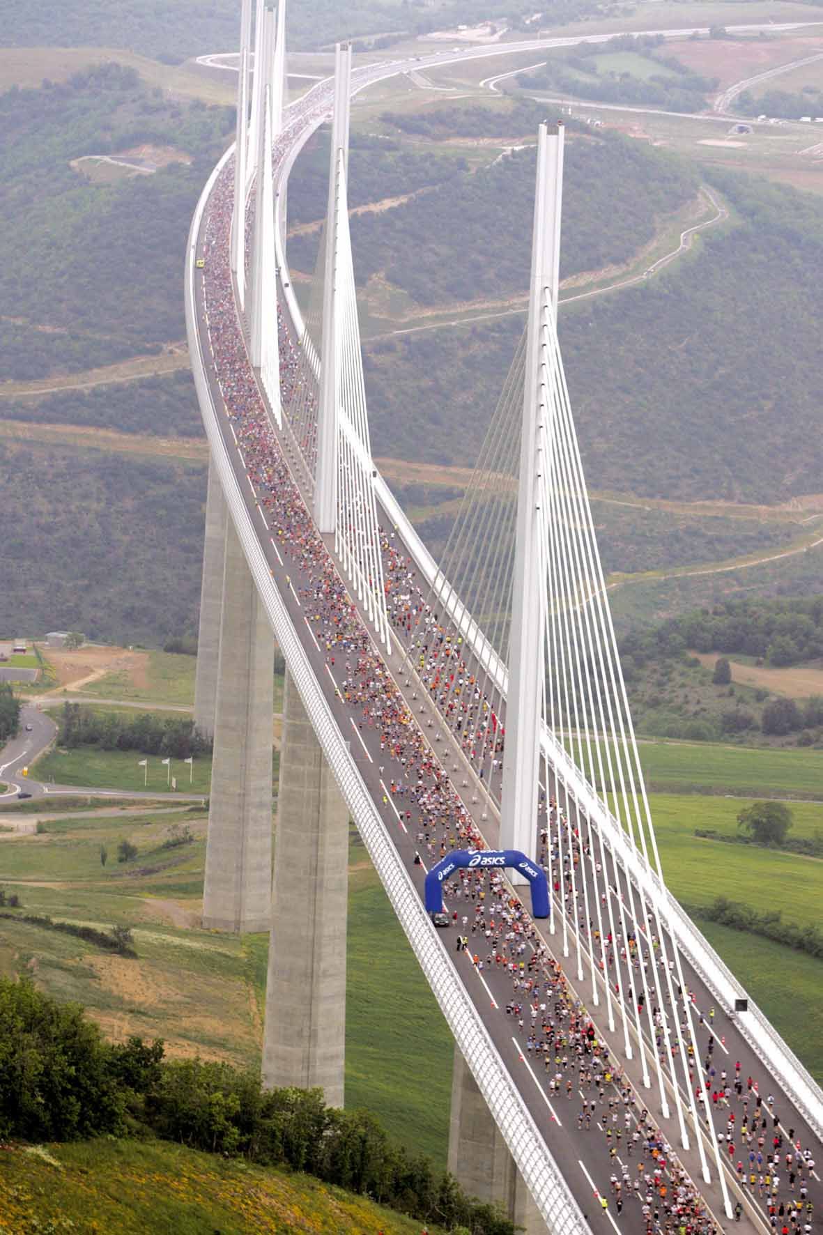 millau viaduct - Southern France | Puentes del mundo, Puentes, Lugares - Brug Van Millau Millau Viaduct Millau Frankrijk