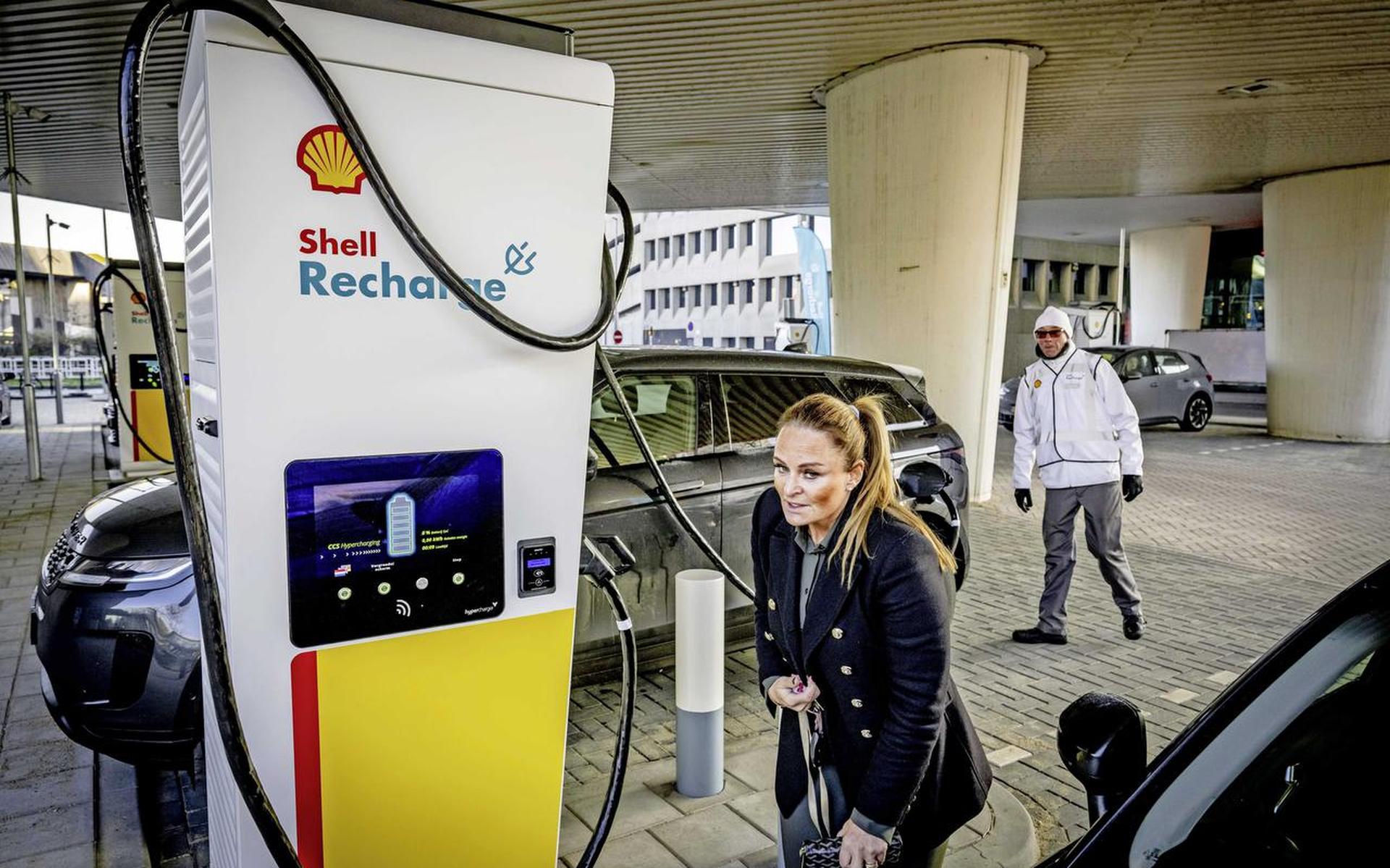 Benzine Gaat Eruit Bij Shell