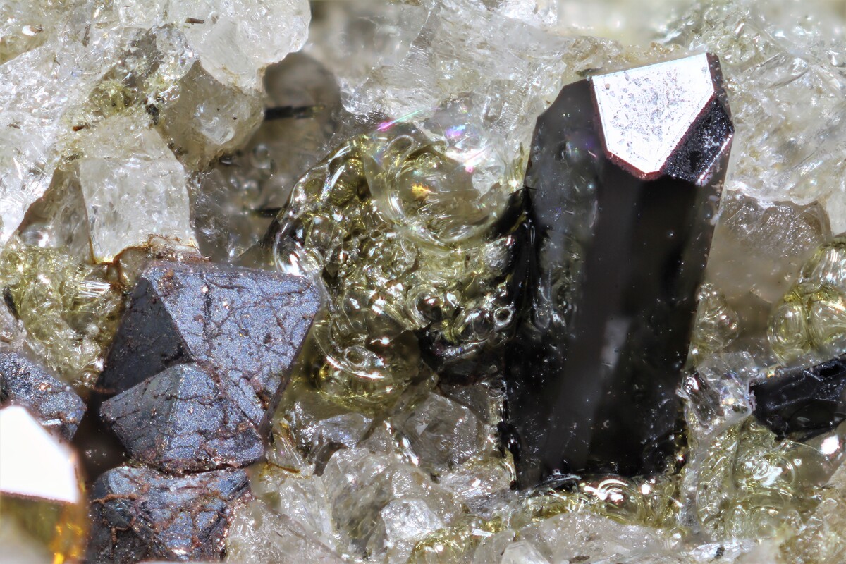 Mineralienatlas Lexikon - Vulkanglas (english Version) - Natuurlijk Glas Gevormd Door Vulkanen