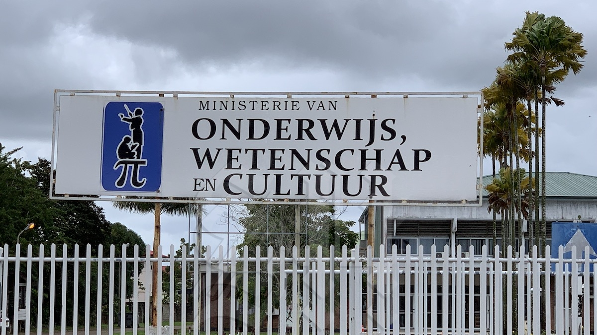Ministerie van Onderwijs, Wetenschap en Cultuur gaat gepensioneerden en - Ministerie Van Onderwijs Cultuur En Wetenschap Adres