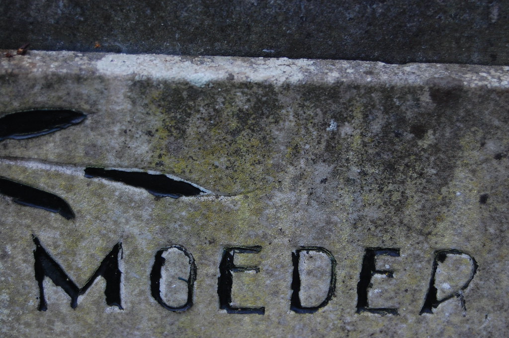 "Moeder" op grafsteen | Jan van den Berg | Flickr - Teksten Grafsteen Vader En Moeder