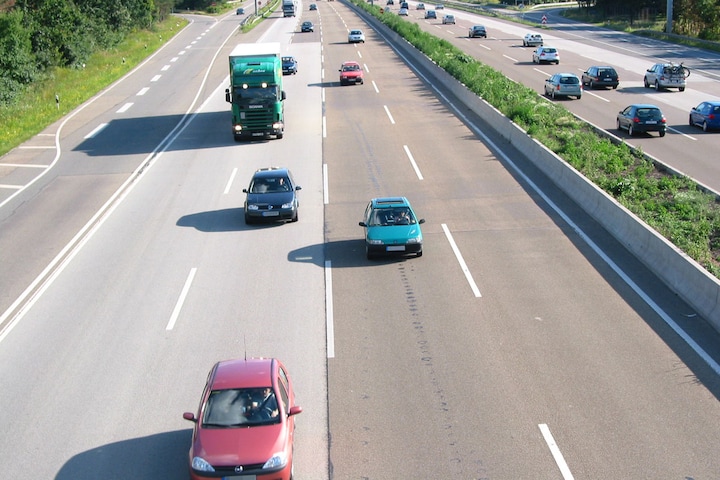 Mogen Vrachtwagens Op Zondag Rijden