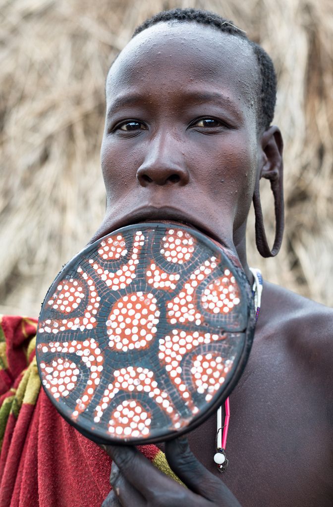 Afrikaanse Vrouw Met Ringen Om Nek