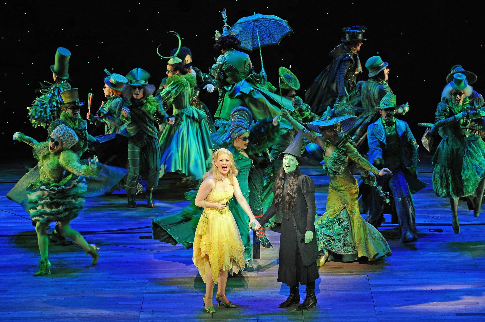 Musical | Definition, History, Broadway, West End, Examples, & Facts - Musical Over Goede En Valse Heks