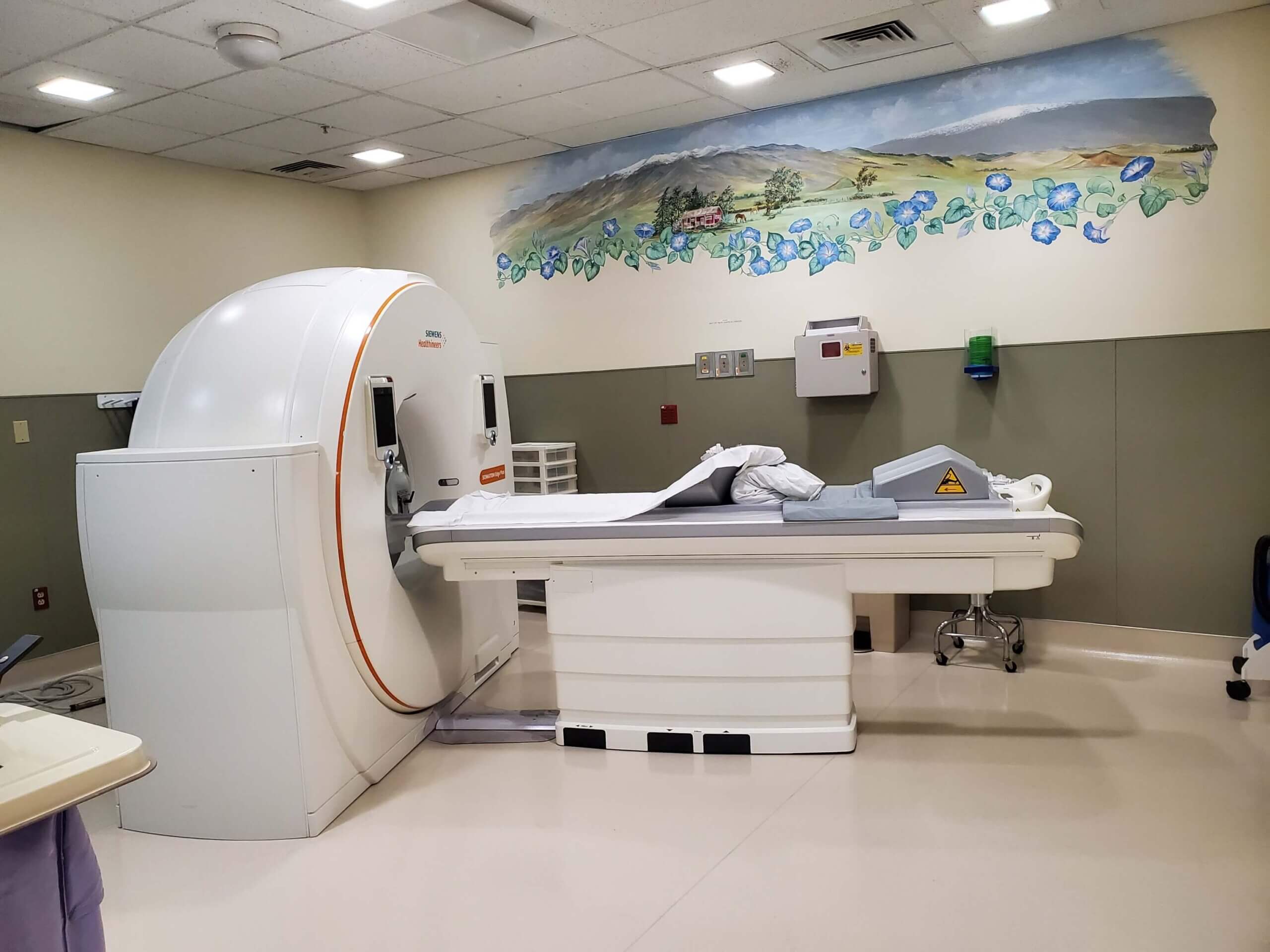 NEW CT SCANNER COMES TO QNHCH – The Queen′s Health Systems - Ct Scan Longen Met Contrastvloeistof