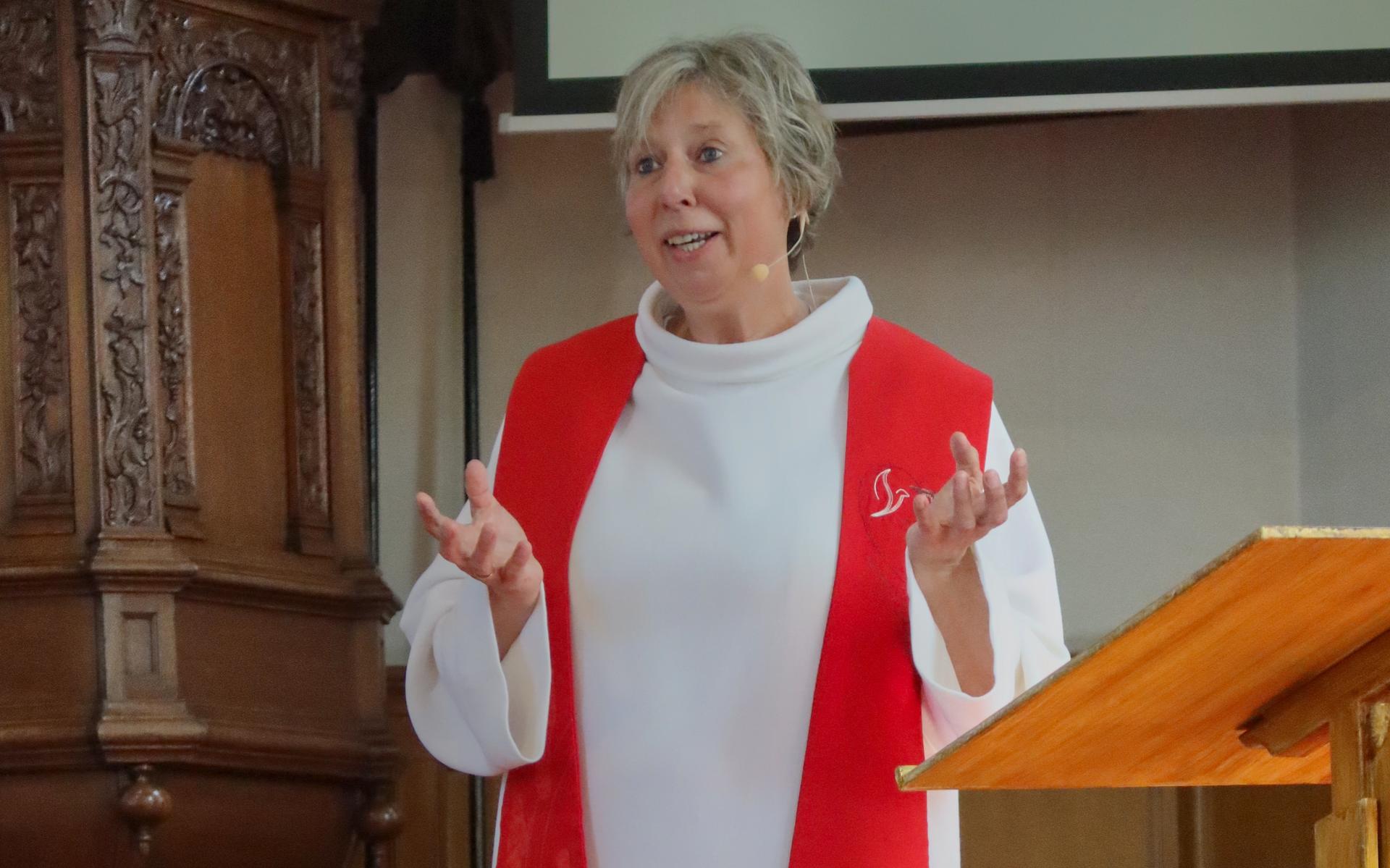 Nieuwe dominee Ageeth de Vries van de Protestantse Gemeente Akkrum - Verliefd Op De Dominee