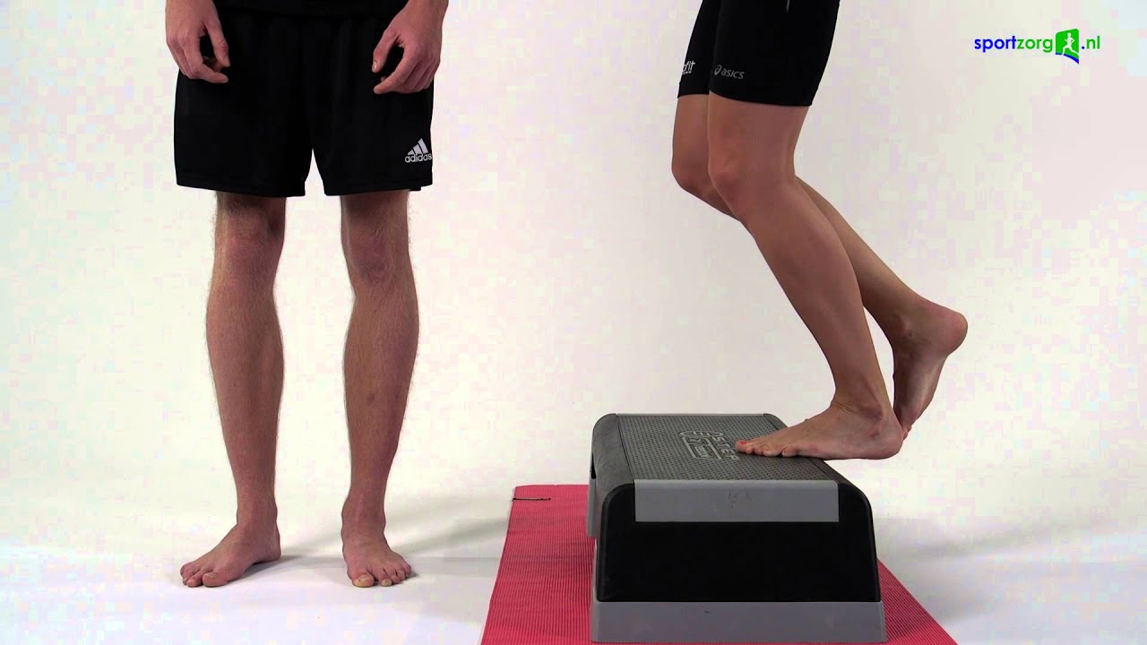 Oefening: excentrische kuitspieroefening 2 - YouTube - Wat Is Een Zweepslag Kuit