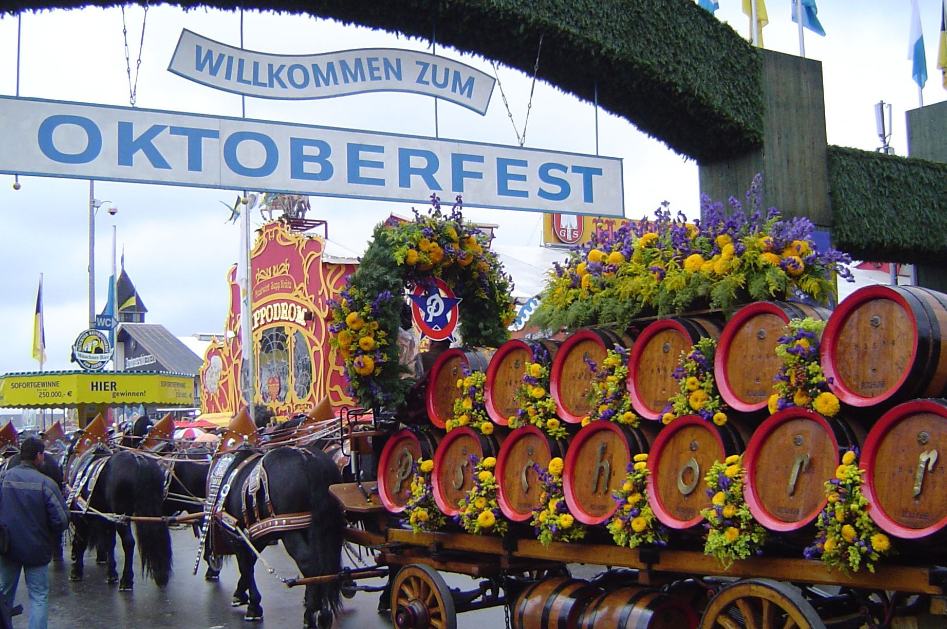 Oktoberfest, Munich, Germany - September 21st- October 6th, 2013 Munich - Waarom Begint Oktoberfest In September