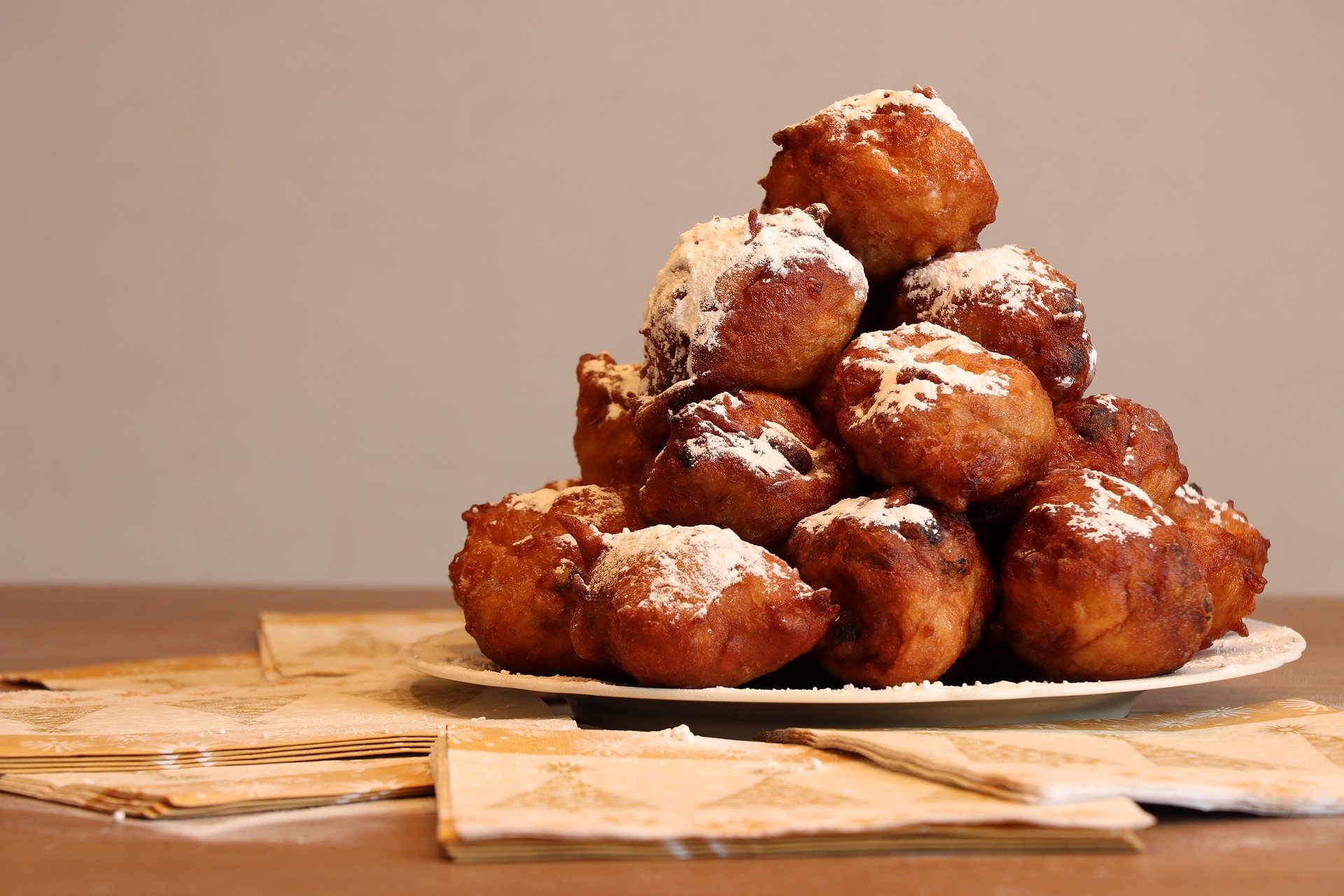 oliebollen - Eterij Tapperij Café 't Haantje - Wat Zit Er In Een Oliebol