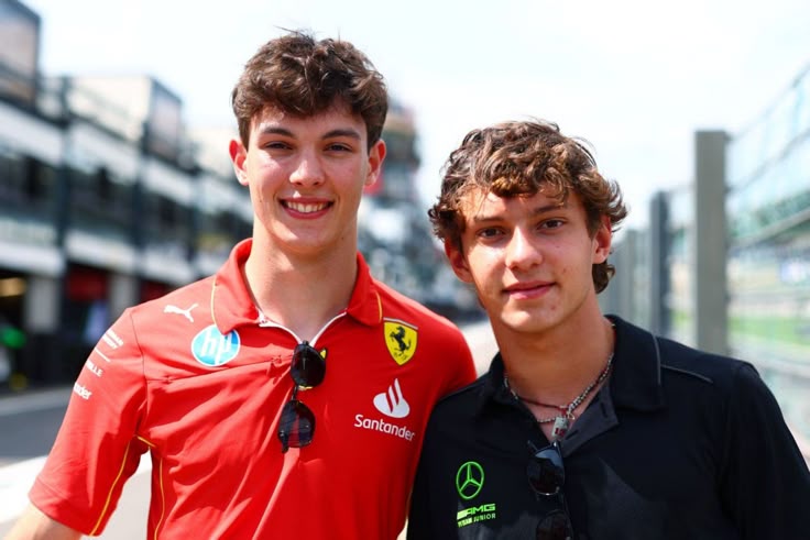 ollie bearman & kimi antonelli - belgian gp - media day | Ollie, Bear - Films En Tv-programma's Met Oliver Hudson