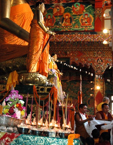 On Bodhisattva day in front of the Tharlam Monastery shrin… | Flickr - Ritual Of Jing Mannen Of Vrouwen