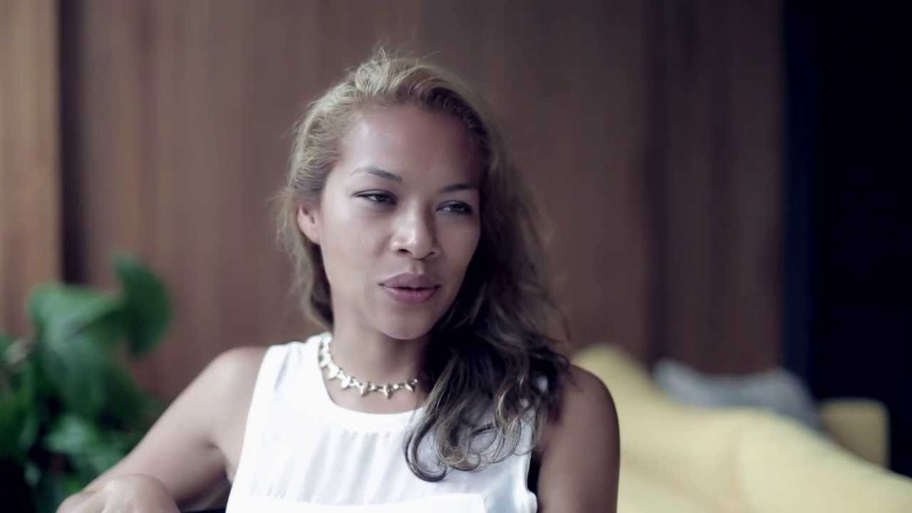 One Minute Wonder 39 - Karin Amatmoekrim - YouTube - Het Gym Karin Amatmoekrim Samenvatting
