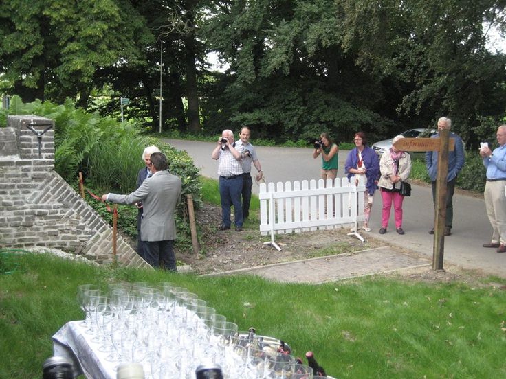 Opening Bierkelder door Cathrien barones van Verschuer-van Sminia. - Cathrien Barones Van Verschuer Oolde
