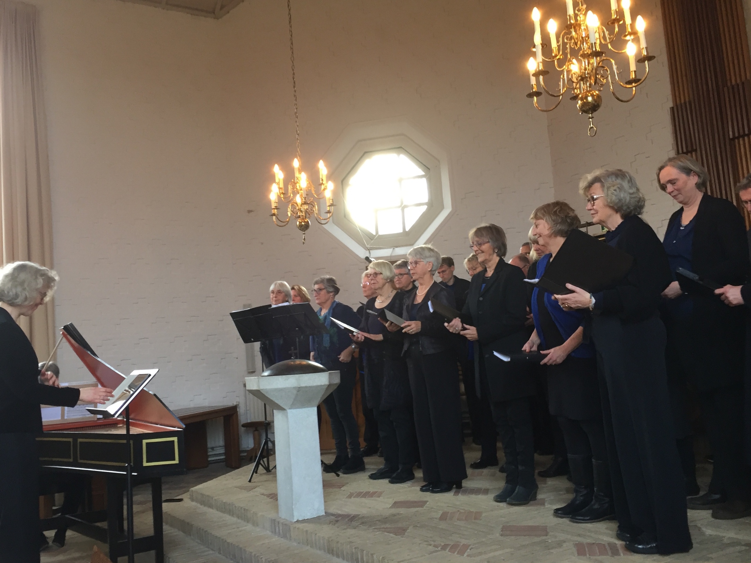 Optreden Artex Kamerkoor Dodenherdenking - VVV Texel - De Burghtkerk Kerkdienst