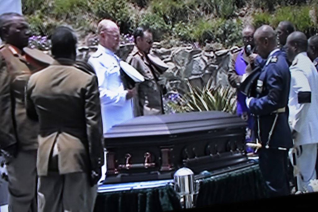 Oud-president Nelson Mandela begraven in Qunu - Hoe Lang Heeft Nelson Mandela Gevangen Gezeten