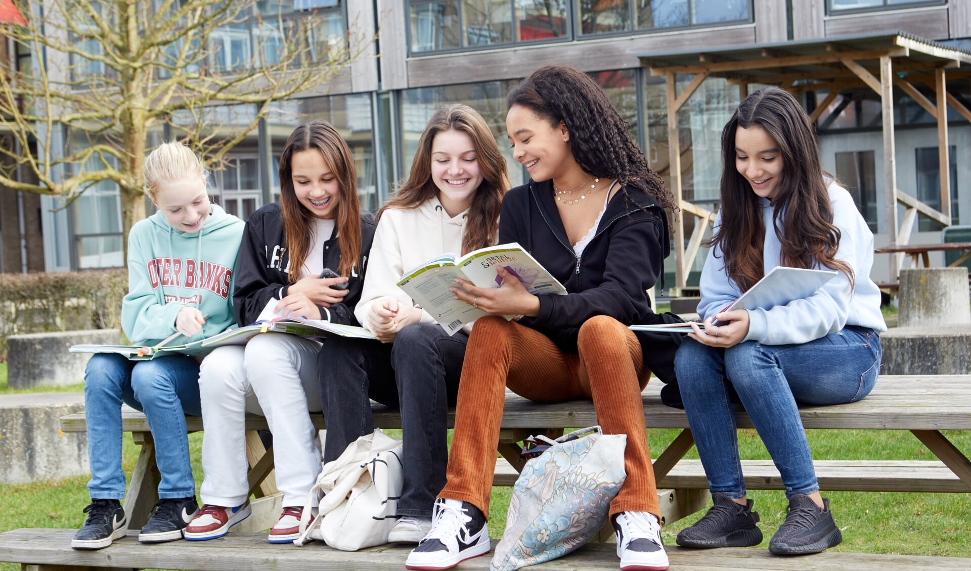 Overzicht middelbare scholen in & meer info over voorgezet onderwijs in - Wat Is Een Voldoende Op De Middelbare School