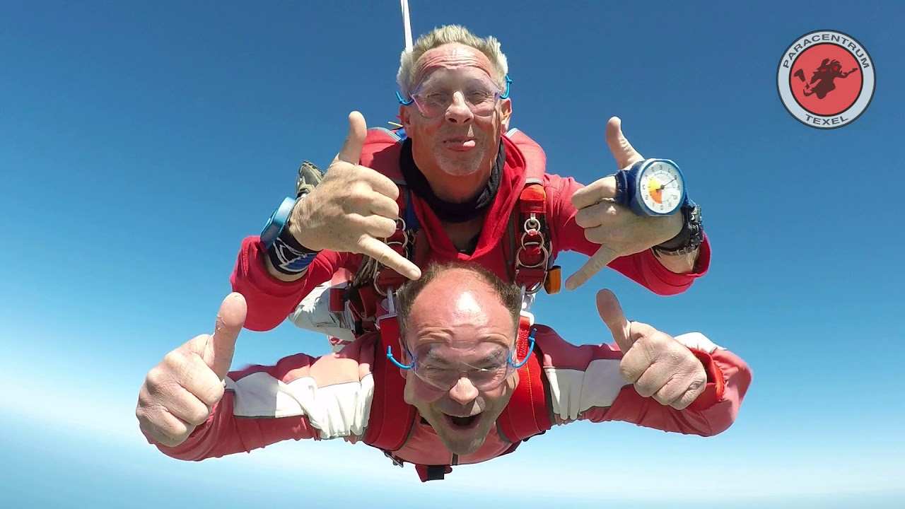 Parachute springen Texel 2018 - YouTube - Uit Een Vliegtuig Springen Texel