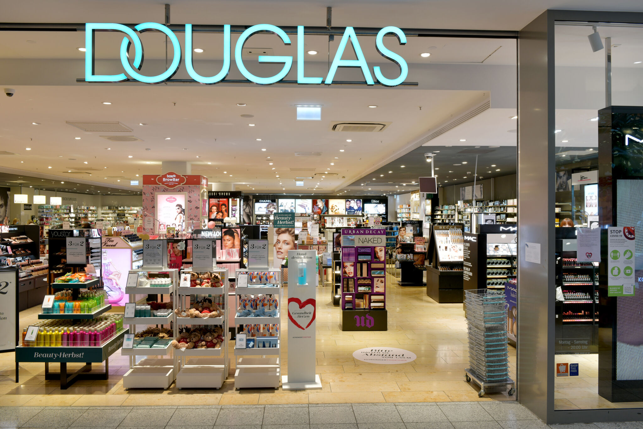 Parfümerie Douglas - Donau-Einkaufszentrum - Foto's Van Parfumerie Douglas Leiden
