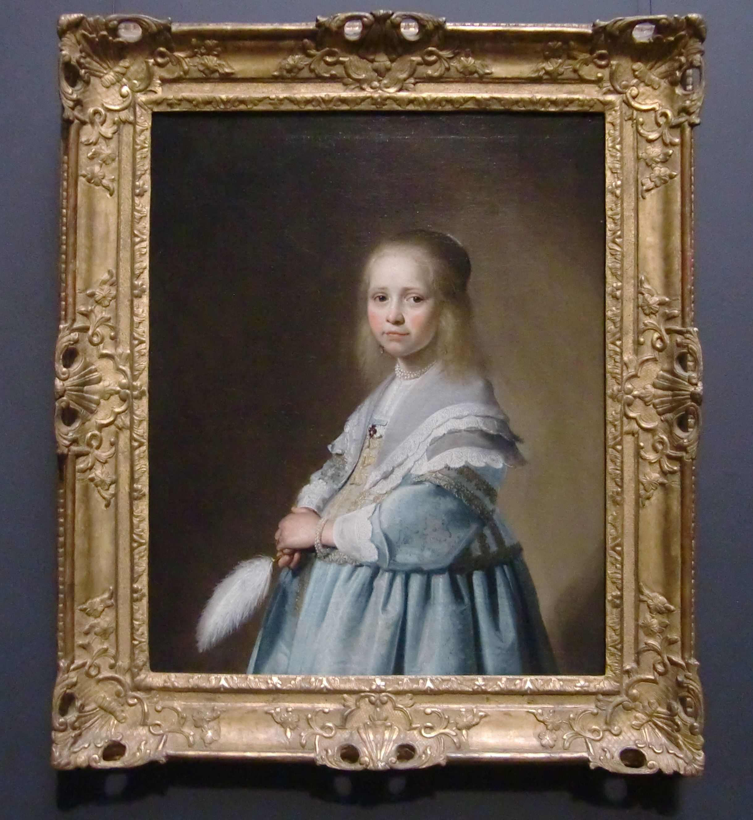 Portret van een meisje in het blauw (1641) van Cornelisz Verspronck - Waar Hangt Het Meisje Met De Parel