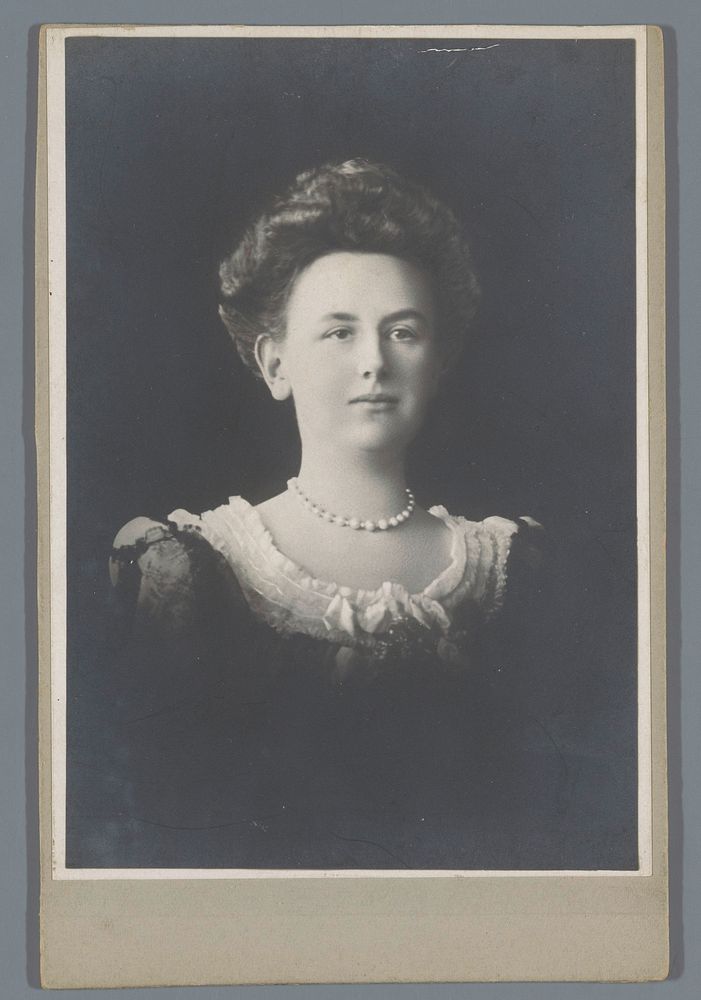 Portret van koningin Wilhelmina met | Free Photo - rawpixel - Wanneer Is Koningin Wilhelmina Overleden