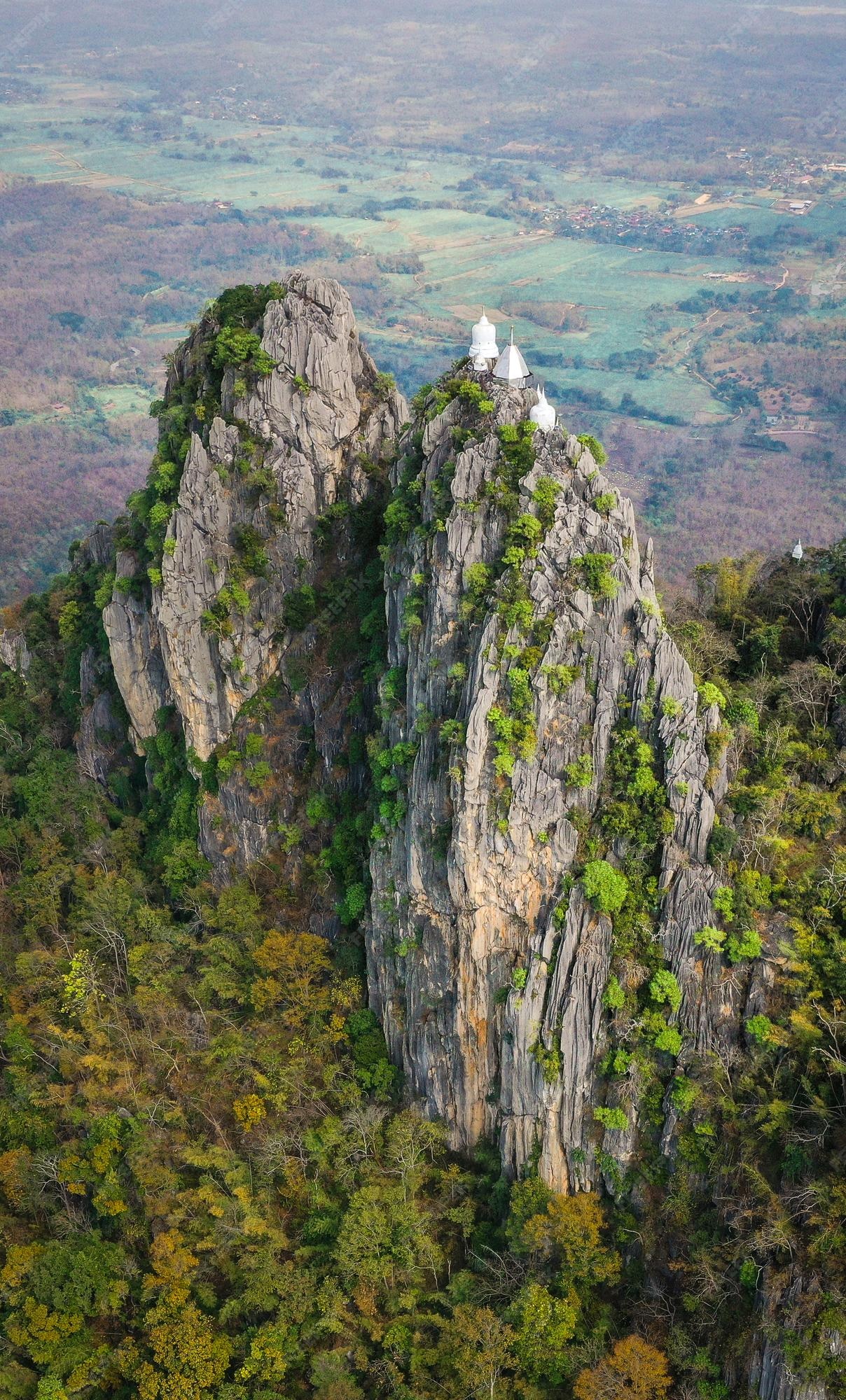 Premium Photo | Aerial view of wat chaloem phra kiat phrachomklao - Wat Is De Bijnaam Van Ajacieden