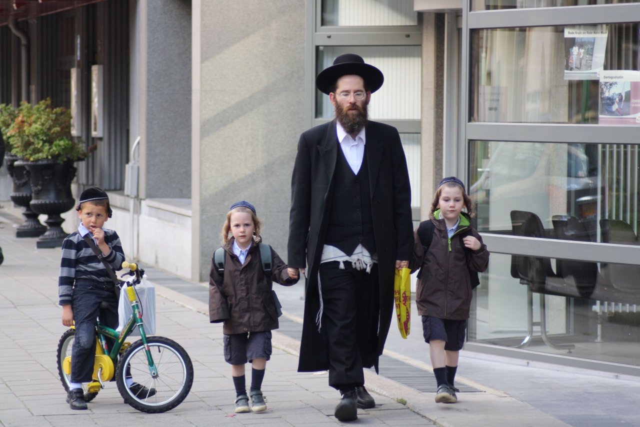 Prime minister calls on Jews to stay in Belgium | The Bulletin - Waarom Dragen Joodse Mannen Een Keppel