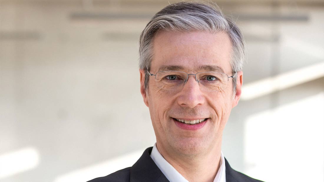 Prof Dr A De Reuver
