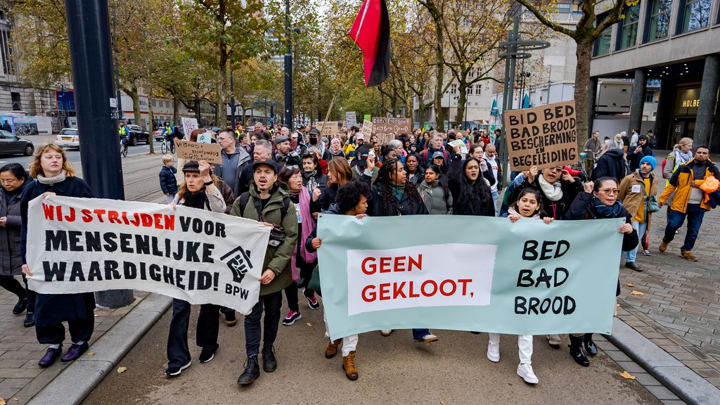 Protestmars in Rotterdam tegen afschaffen bed-bad-brood-opvang - Bed Bad Brood Regeling