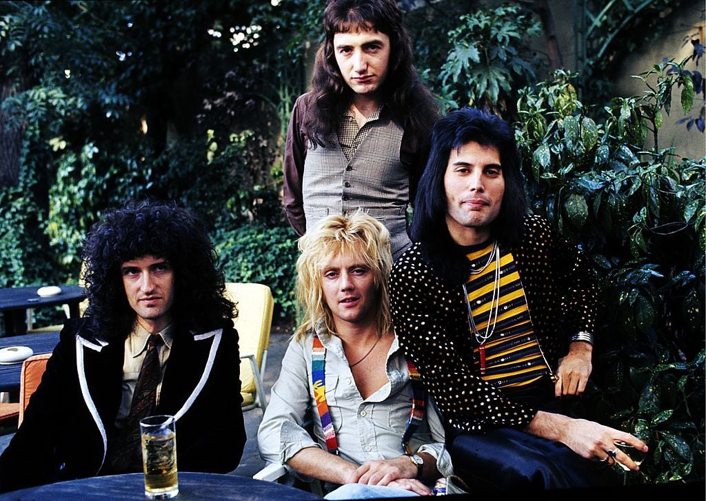 Queen's 'We Will Rock You' Video was Filmed in the Most Unlikely Place - Queen Elizabeth The Queen Mother Kleinkinderen