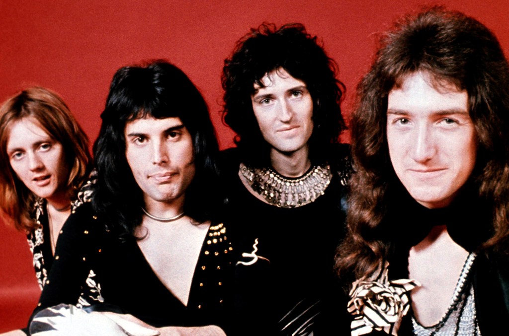 Queen’s ‘We Will Rock You/We Are The Champions’ - Queen Elizabeth The Queen Mother Kleinkinderen