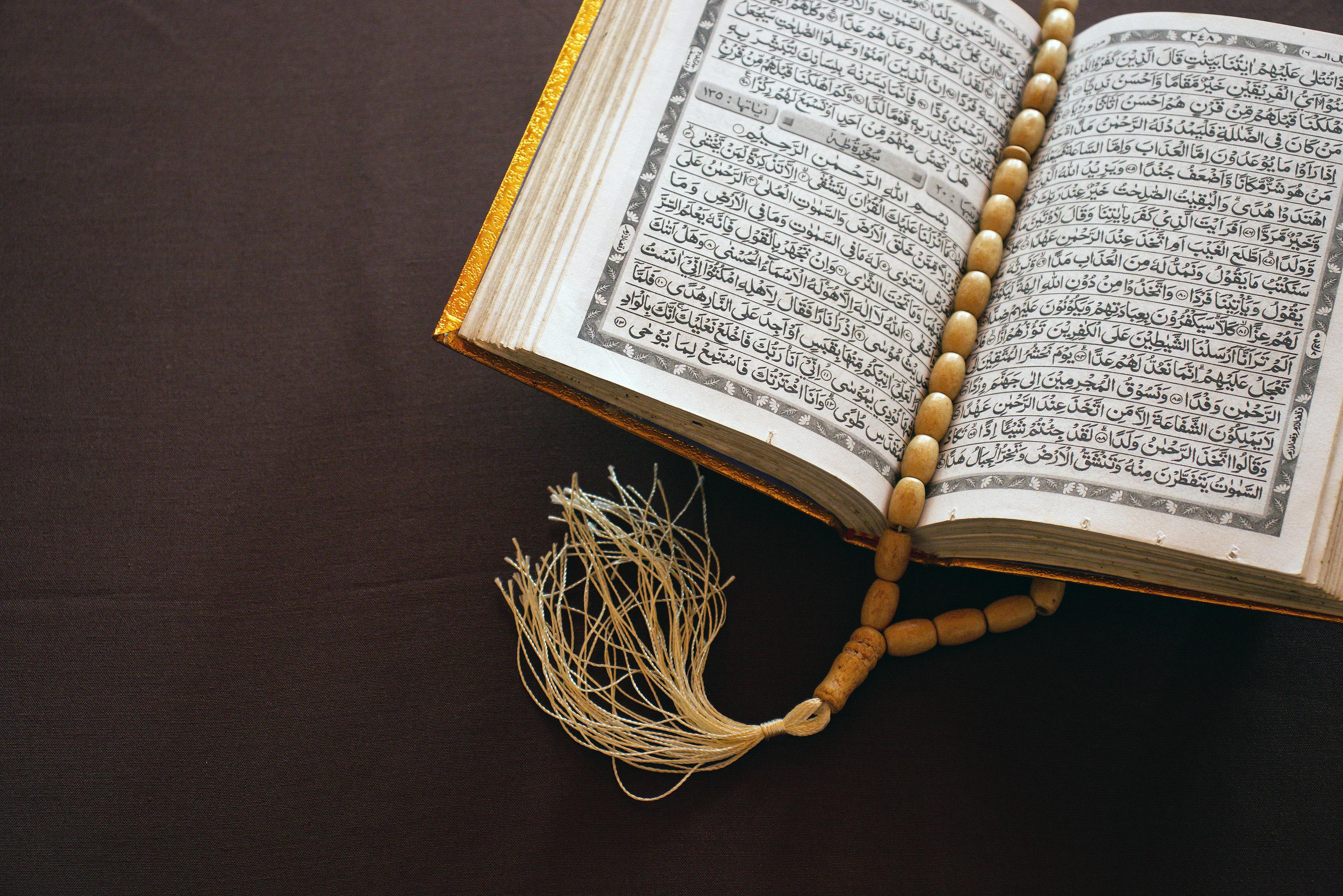 Quran - Religious Text Of Islam · Free Stock Photo - Wanneer Is De Koran Geschreven