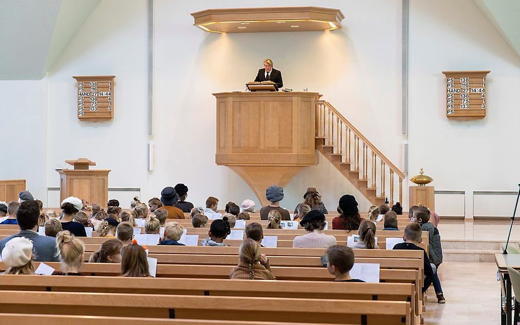 Recensie: De kerkdienst als plek van ontmoeting - Hoe Lang Duurt Een Gereformeerde Kerkdienst