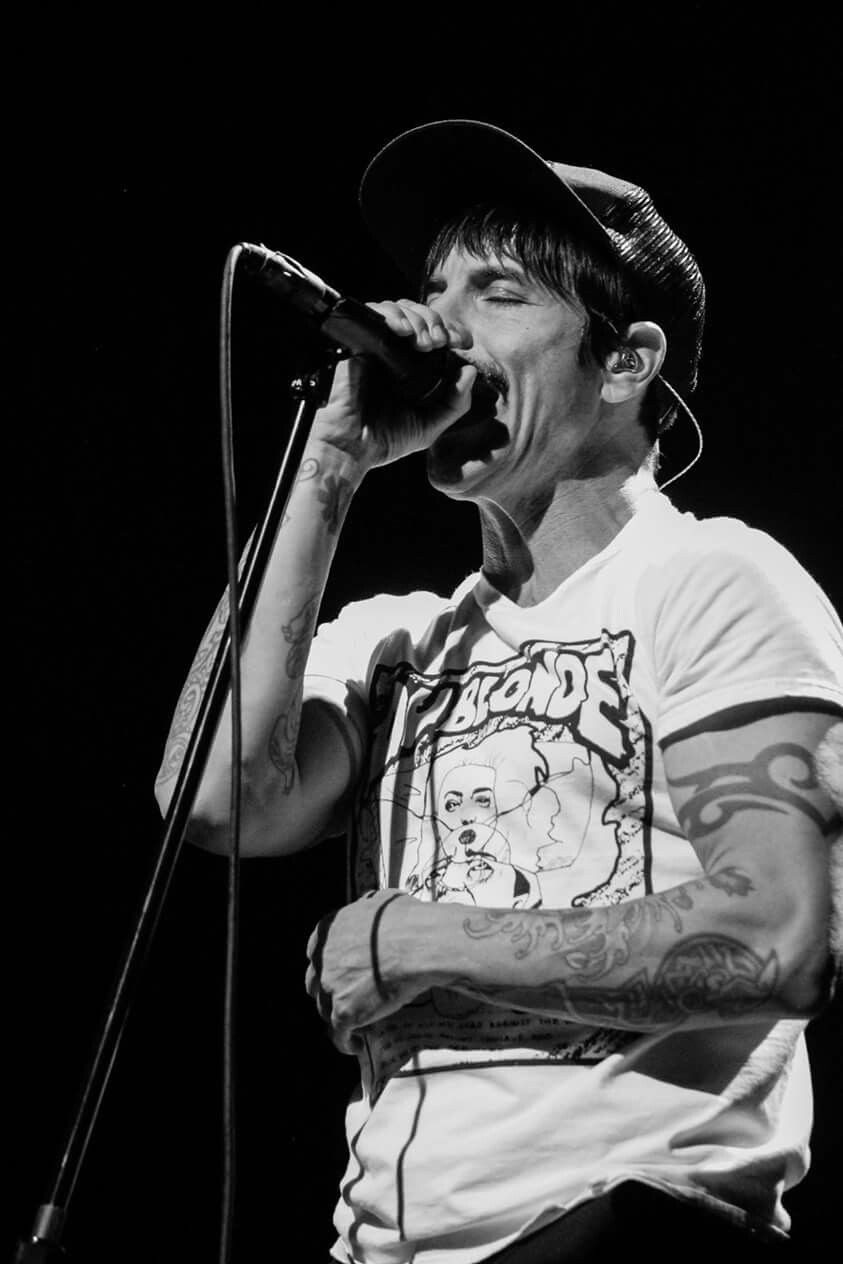 Red hot chilipeppers Music Love, Live Music, Top 10 Hottest Guys - Gitarist Red Hot Chili Peppers Overleden