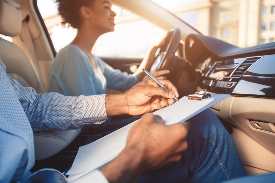 Rijlessen volgen: klaar voor je rijexamen | Carglass® - Moet Je Eerst Theorie Halen Voor Rijlessen Auto