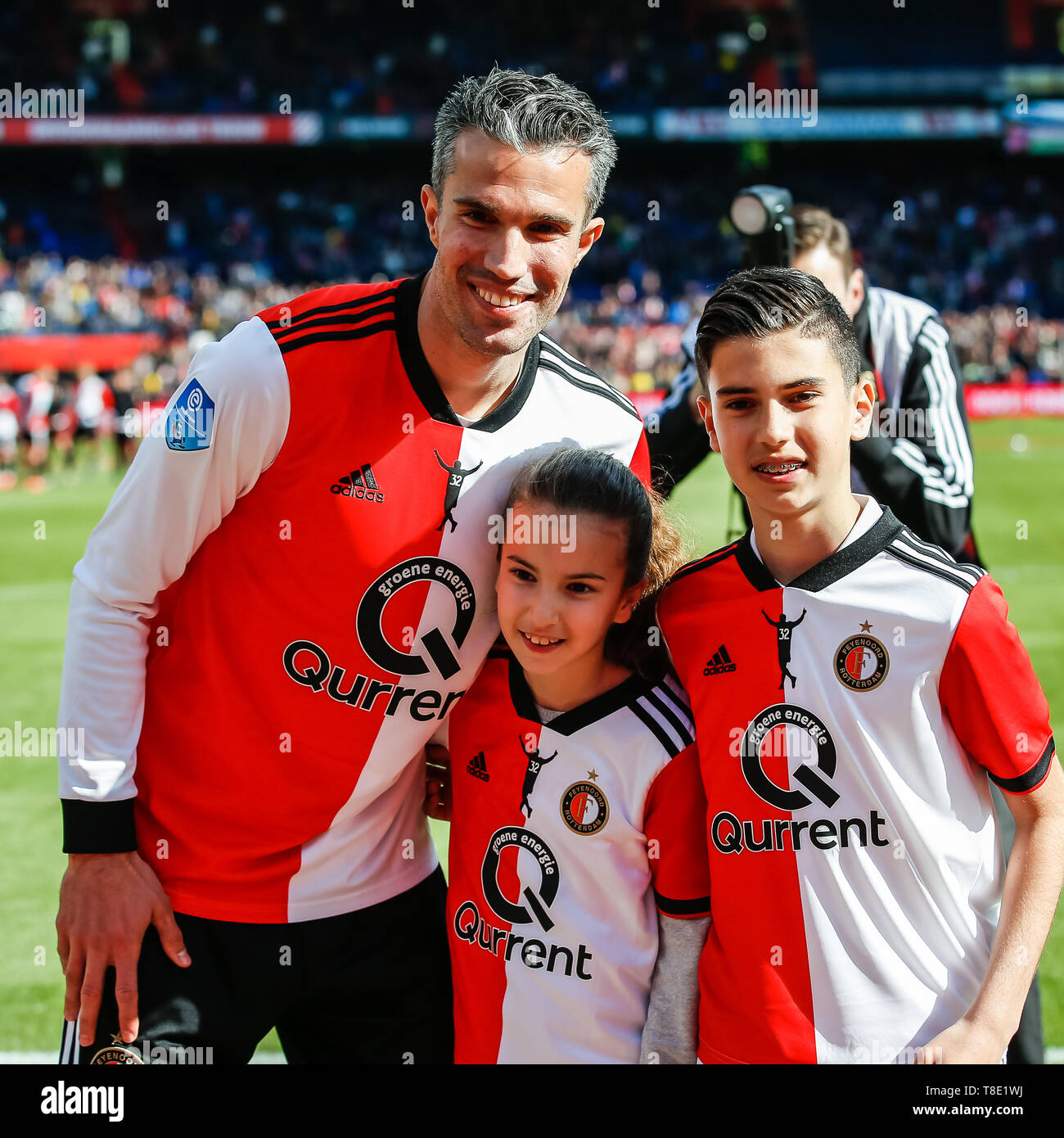 Robin Van Persie Walks With His Daughter Dina Layla And - Hoeveel Kinderen Heeft Robin Van Persie