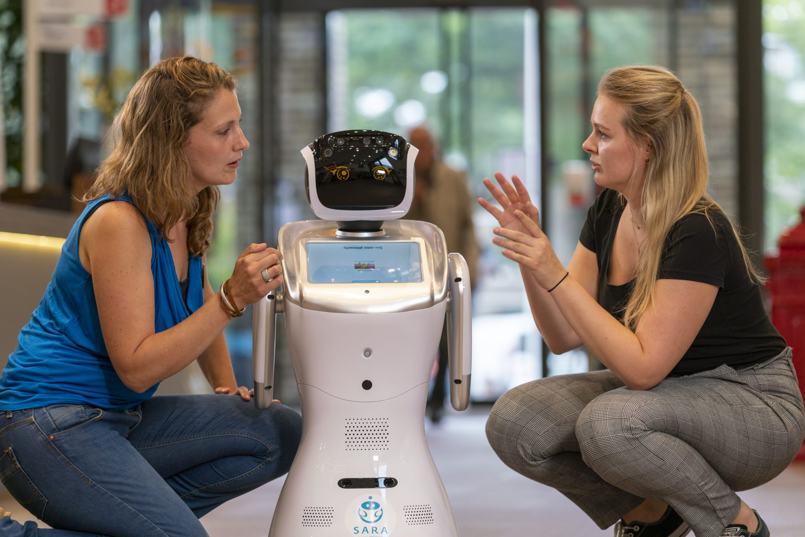 Robot Sara: de altijd geduldige extra handjes in de langdurige zorg - Technologie In De Zorg Voorbeelden