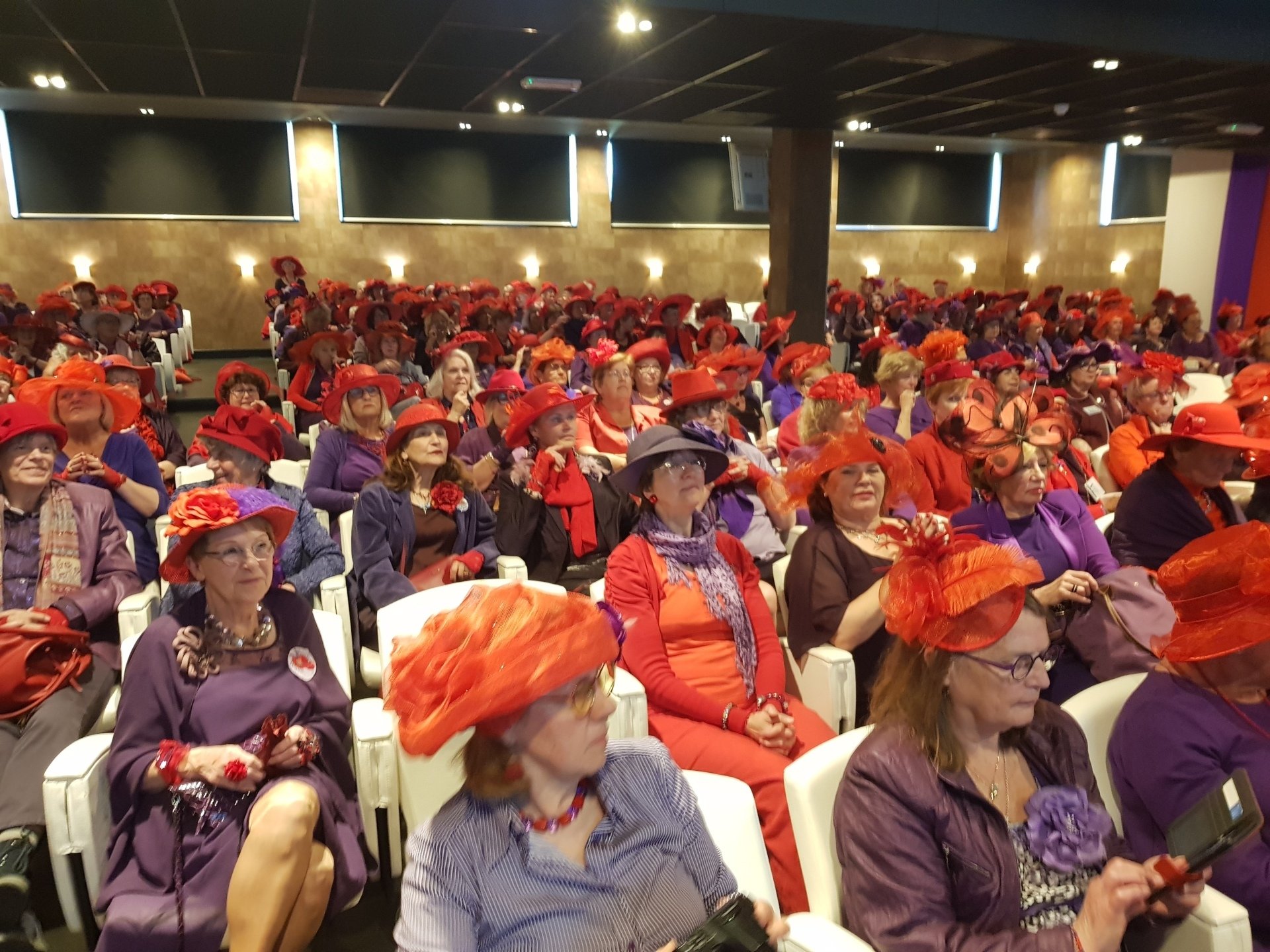Rode Hoeden chapter Woerden "Freules van Wyrda" - De Rode Hoed Kerkdienst