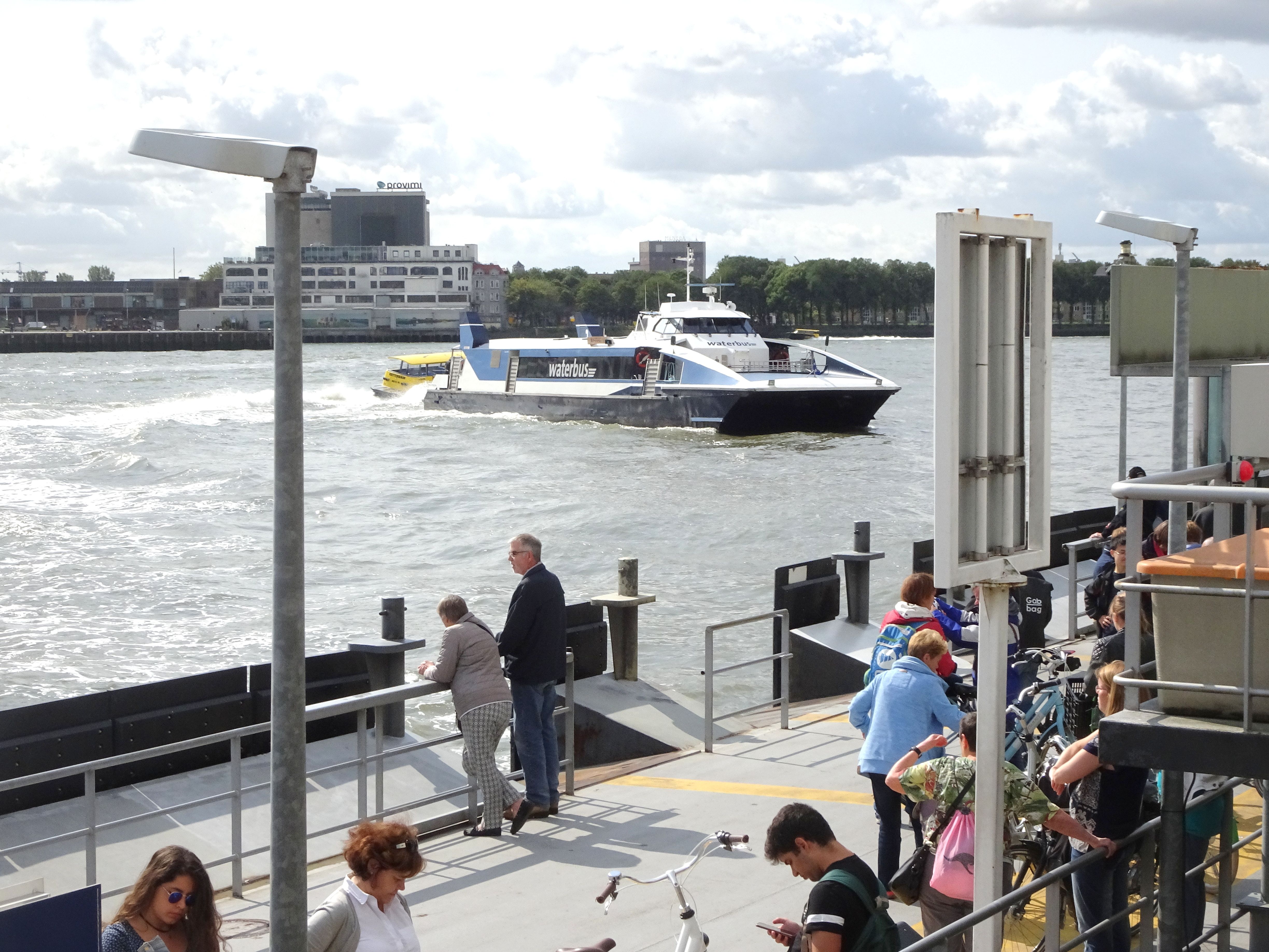 Waterbus Hendrik Ido Ambacht Naar Rotterdam