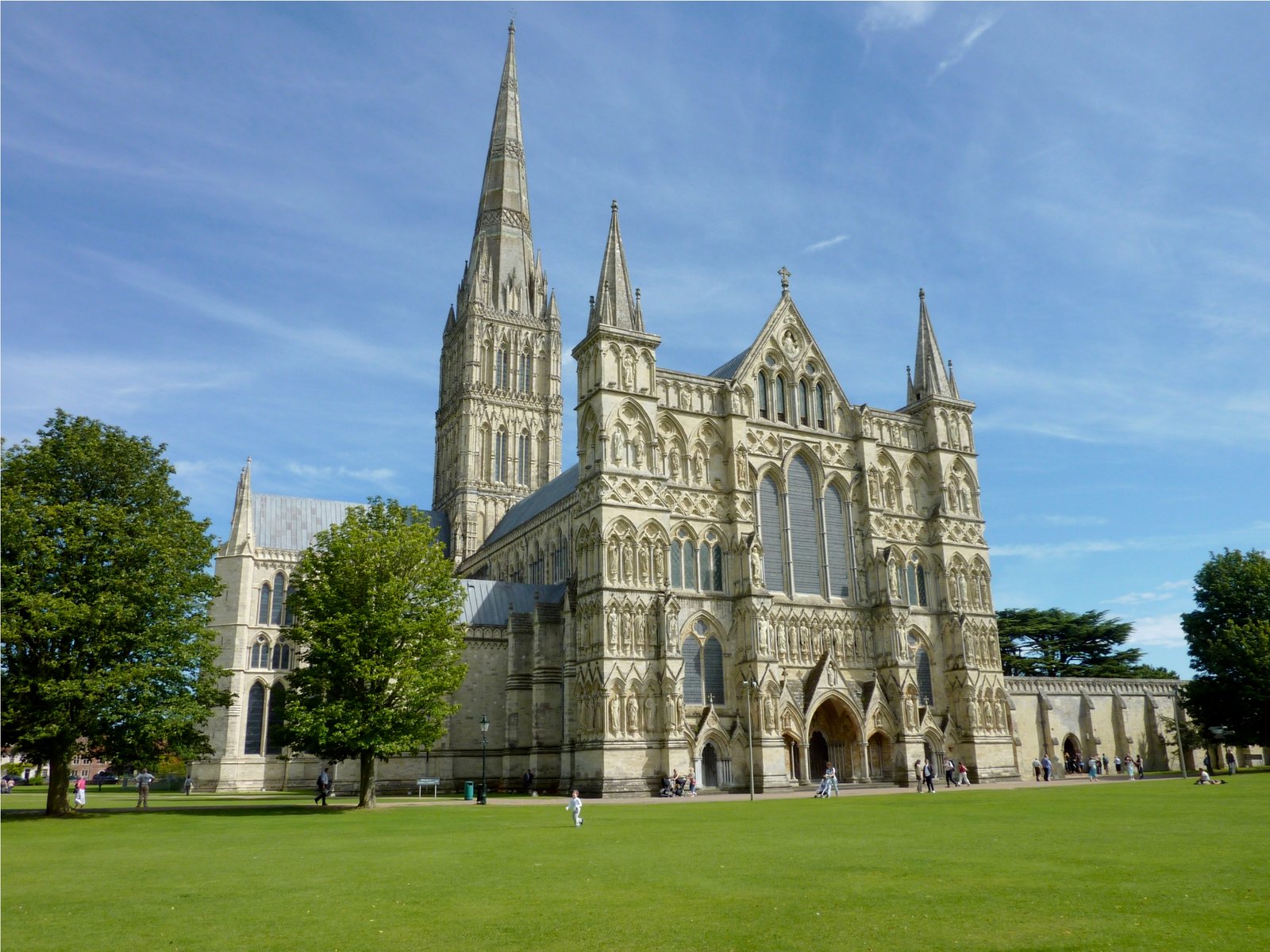 Salisbury Cathedral, Built in The Style of Early English Gothic - Cathedral Of Notre Dame De Paris