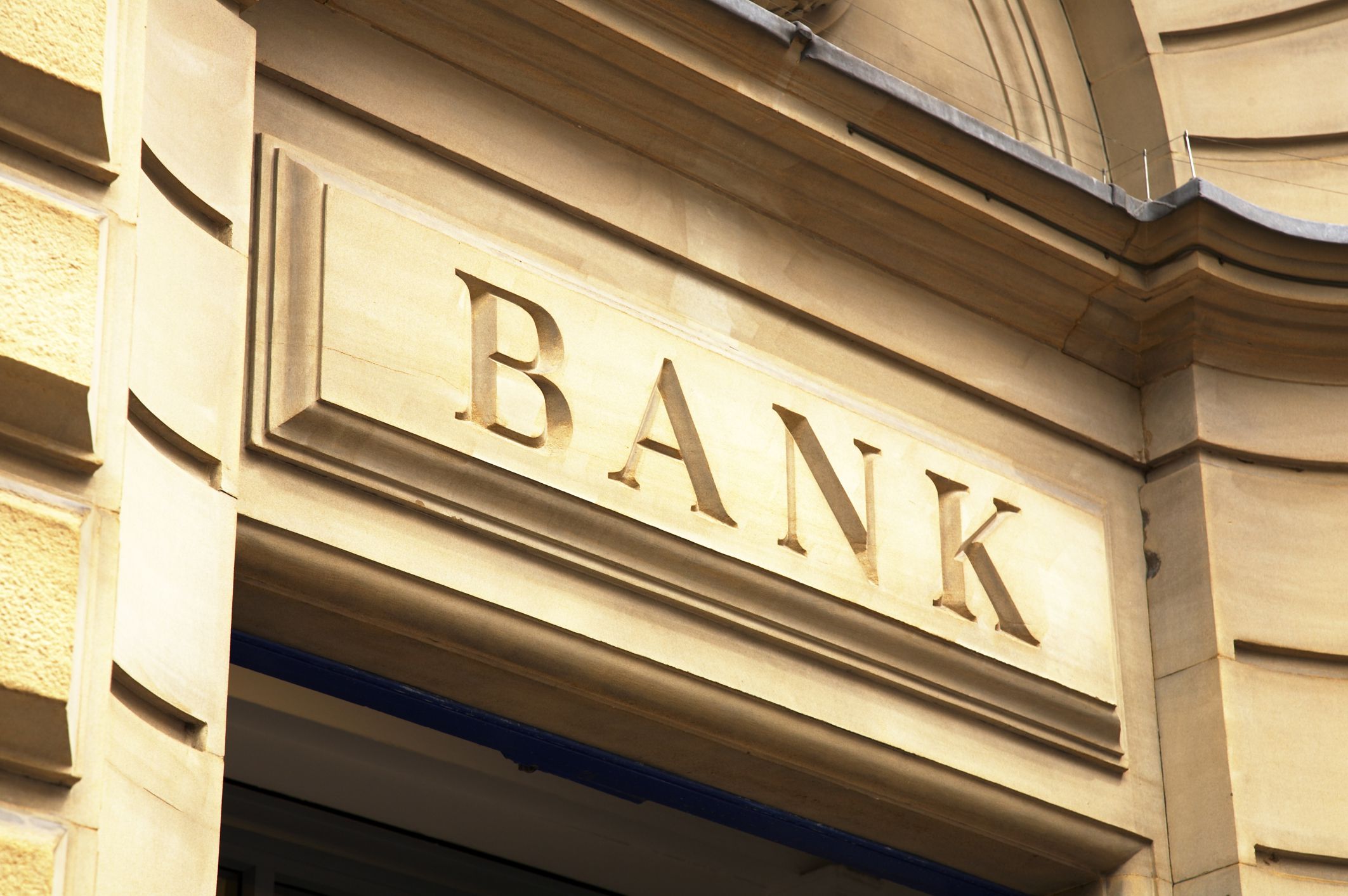Savings & Loan Companies vs. Commercial Banks: What's the Difference? - Bank Kopen Oude Bank Meenemen