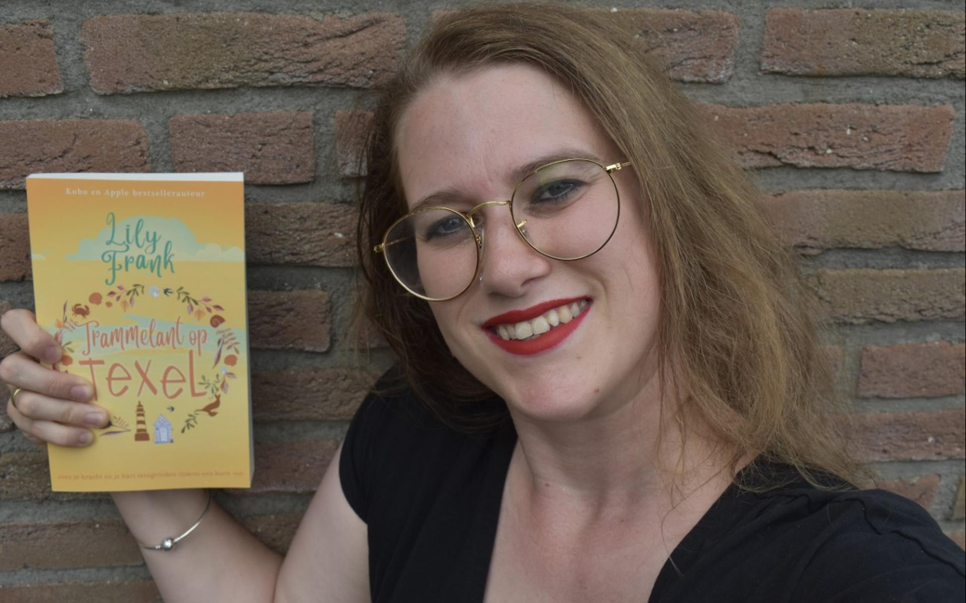 Schrijfster Lily Frank signeert nieuw boek 'Trammelant op Texel' in - Welke Schrijfster Werd Razend Populair Met Haar 10+ Boeken