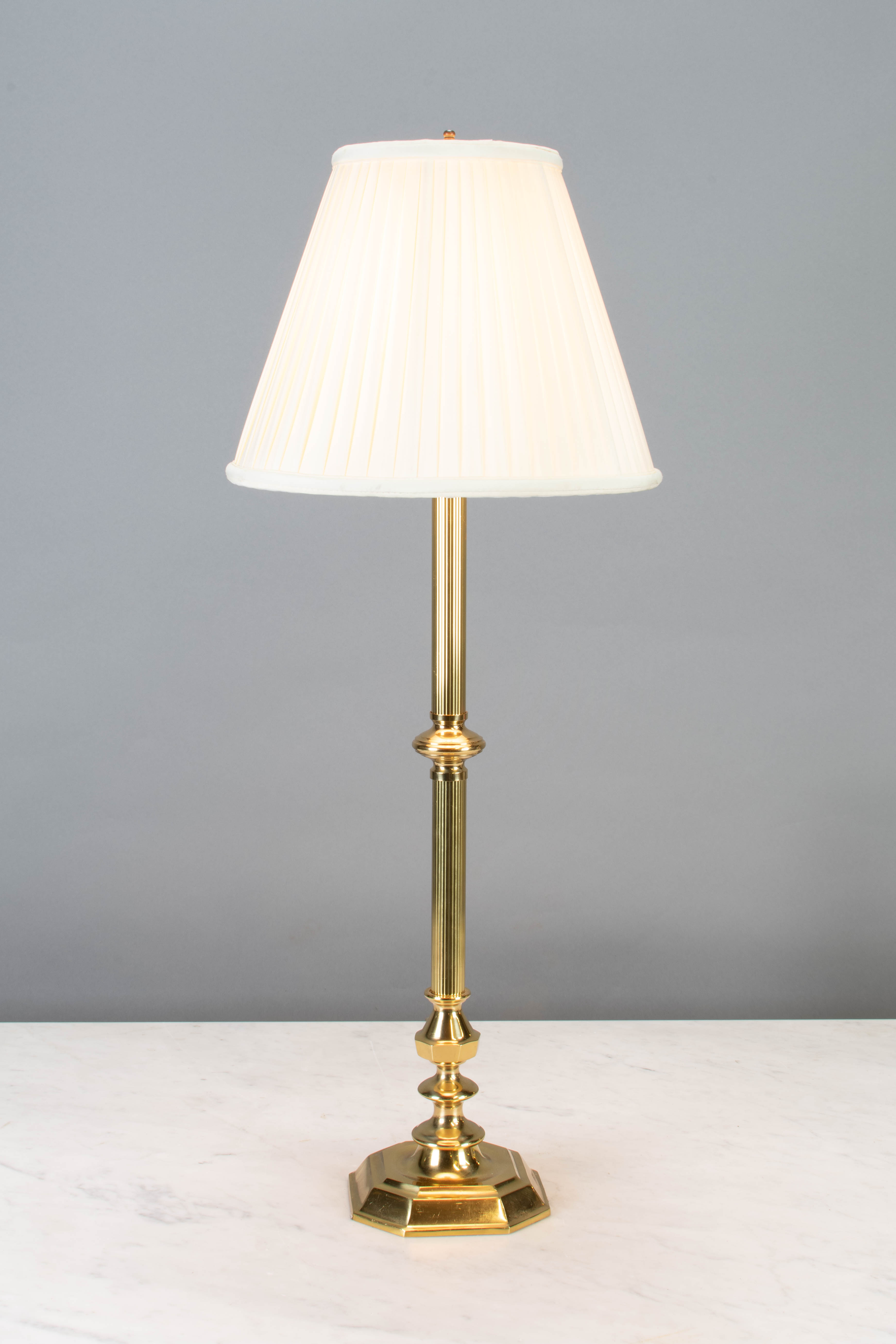 Single Brass Candle Table Lamp | Table Lamps | Collection | City - Lamp Gaat Aan En Uit