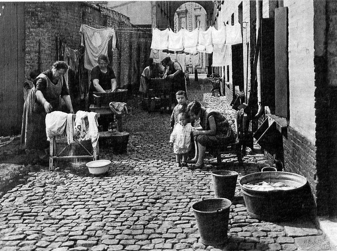 slaapkamer 19e eeuw vorst - Google zoeken Victorian Street, Vintage - Arbeider Die Er Net Is