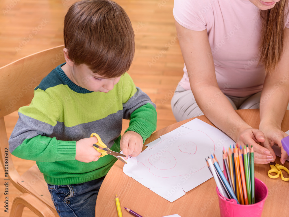 Small Cute Boy Cutting with Scissors Stock Photo | Adobe Stock - Wat Is Een Fijne Motoriek