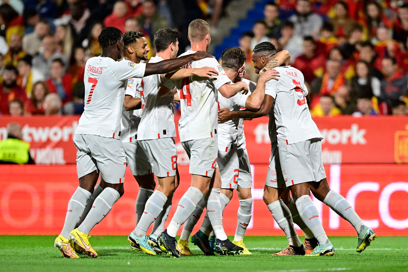 Spanje verliest verrassend van Zwitserland en geeft koppositie uit - Zwitsers Voetbalelftal - Duits Voetbalelftal Tijdlijn