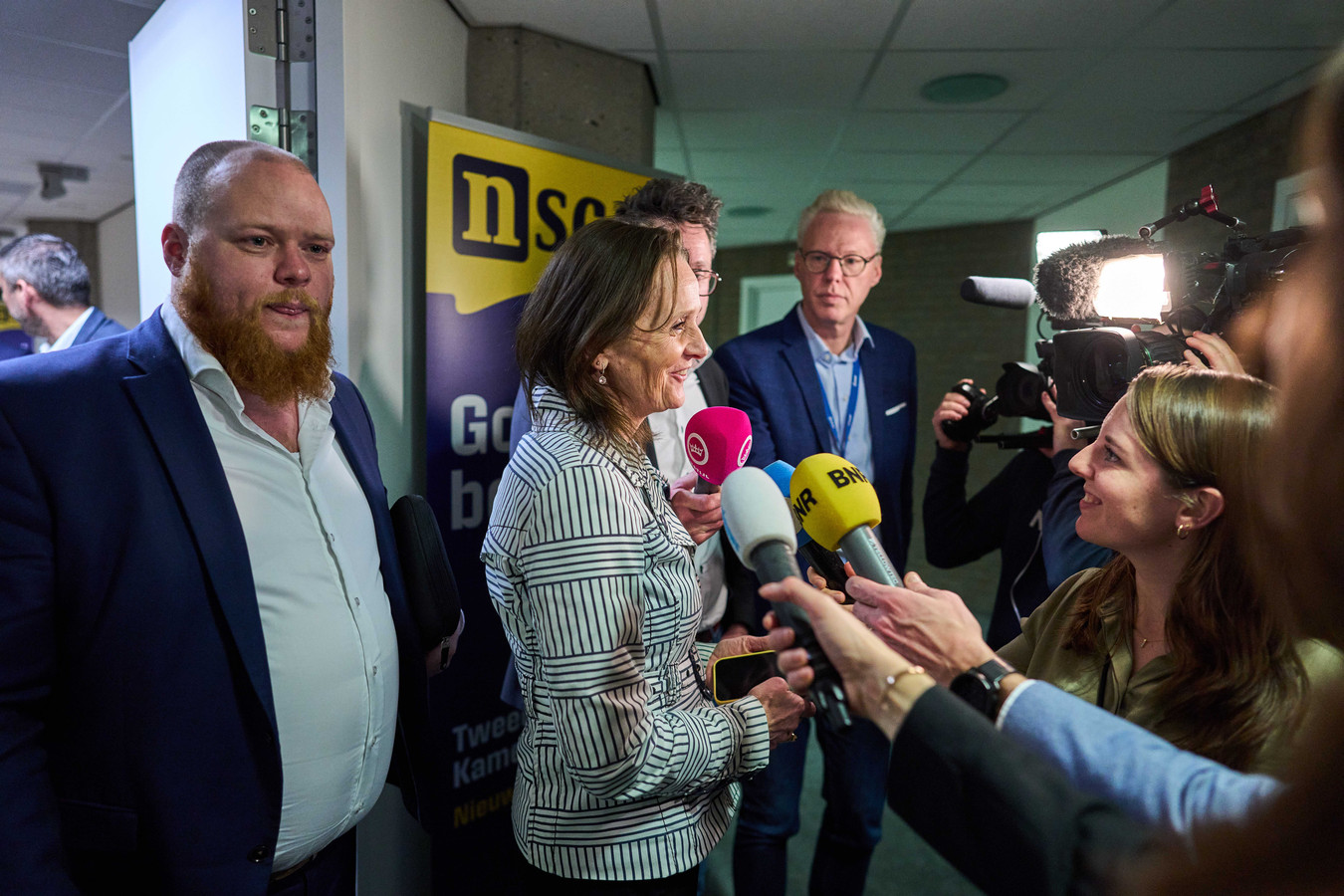 Spanning tussen NSC en de pers: zijn journalisten nog welkom op de - Nicolien En Merel Van Vroonhoven Zussen